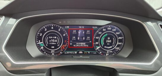 VWのメーターのタイヤ空気圧数値表示例