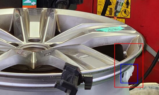 タイヤ空気圧センサ一体型エアバルブ装着時ホイール内部の例