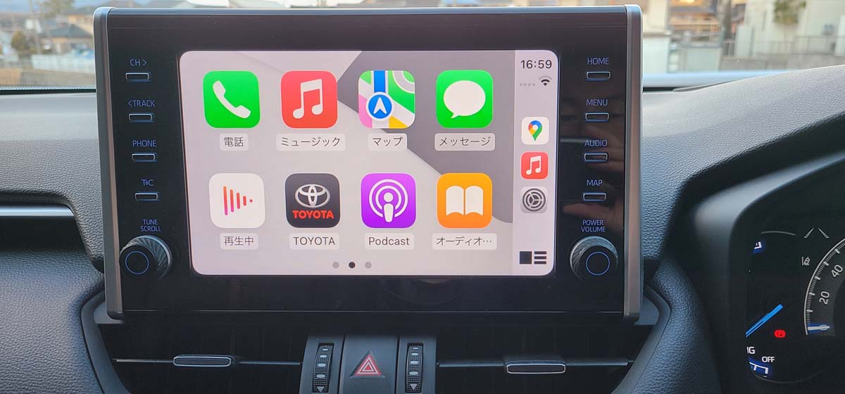 CarPlay対応アプリ一覧表示中のトヨタRAV4ディスプレイオーディオ