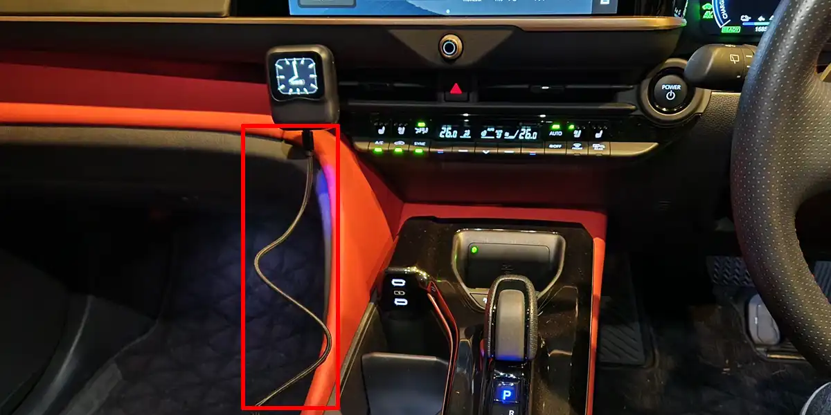 オットキャストNano AIのトヨタクラウンスポーツでのケーブル接続状態