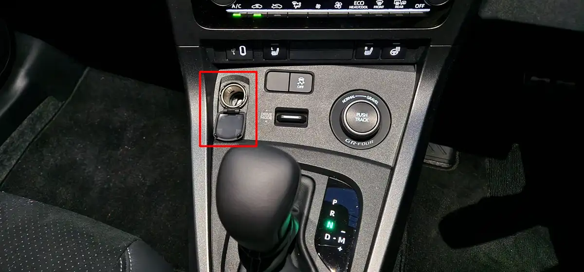 シフトレバー付近のシガーソケット