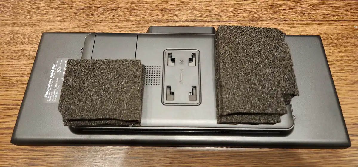 ディスプレイ振動＋異音防止施工