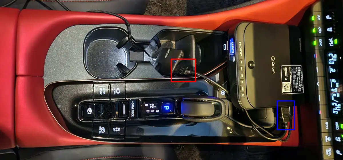 CD/DVDプレイヤーの出力端子と車の入力端子をHDMIケーブルで接続 CD/DVDプレイヤーの出力端子と車の入力端子をHDMIケーブルで接続